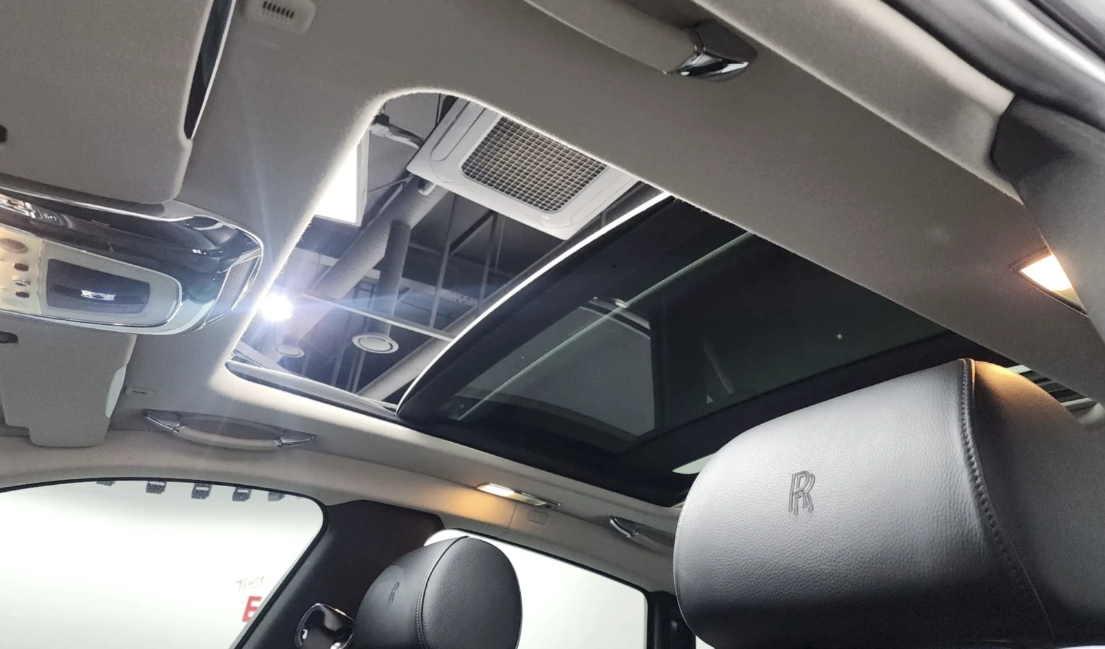 Rolls-Royce Ghost 6.6 V12/CUSTOM/ЦЕНА БЕЗ АНАЛОГ!, снимка 15 - Автомобили и джипове - 54219425