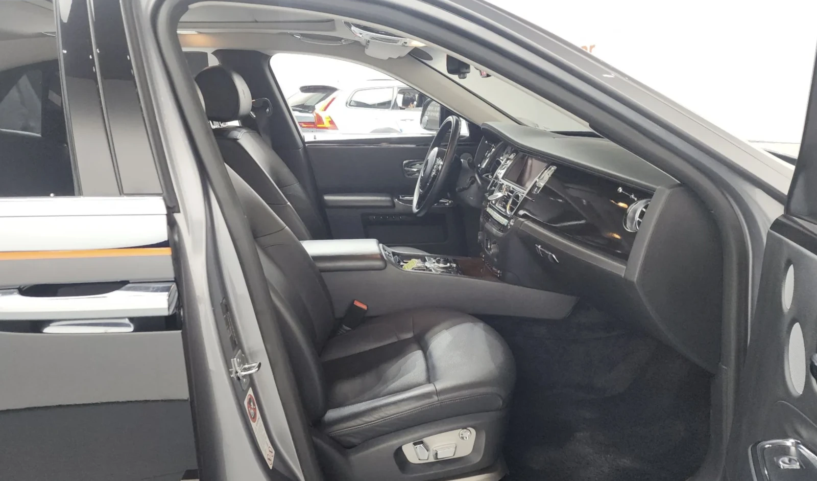 Rolls-Royce Ghost 6.6 V12/CUSTOM/ЦЕНА БЕЗ АНАЛОГ!, снимка 11 - Автомобили и джипове - 54219425