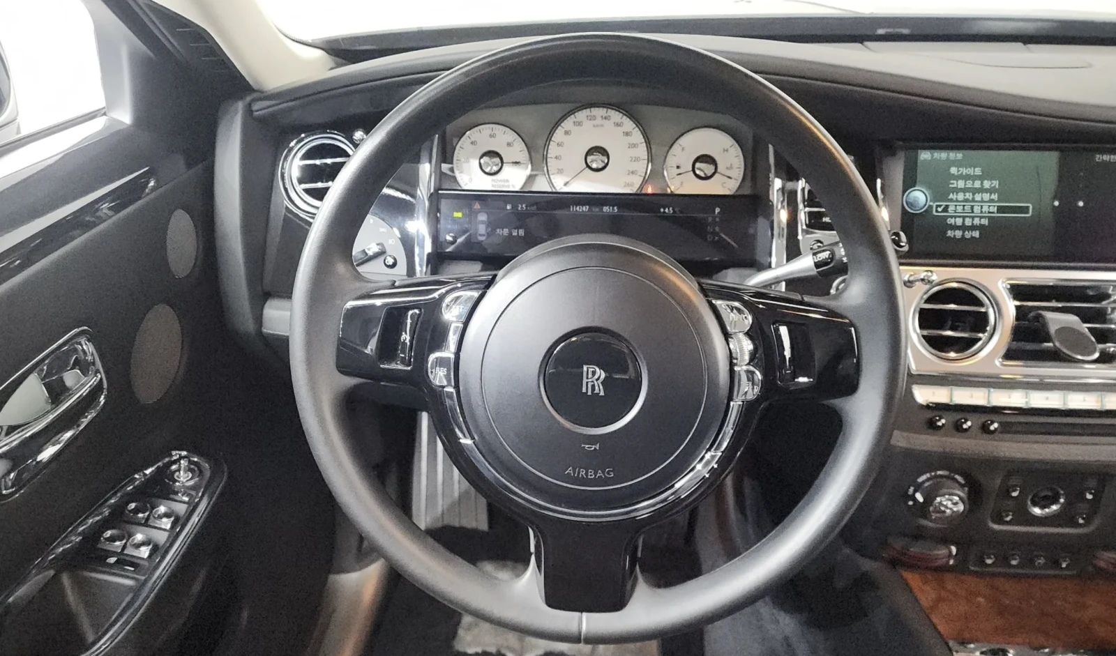 Rolls-Royce Ghost 6.6 V12/CUSTOM/ЦЕНА БЕЗ АНАЛОГ!, снимка 13 - Автомобили и джипове - 54219425