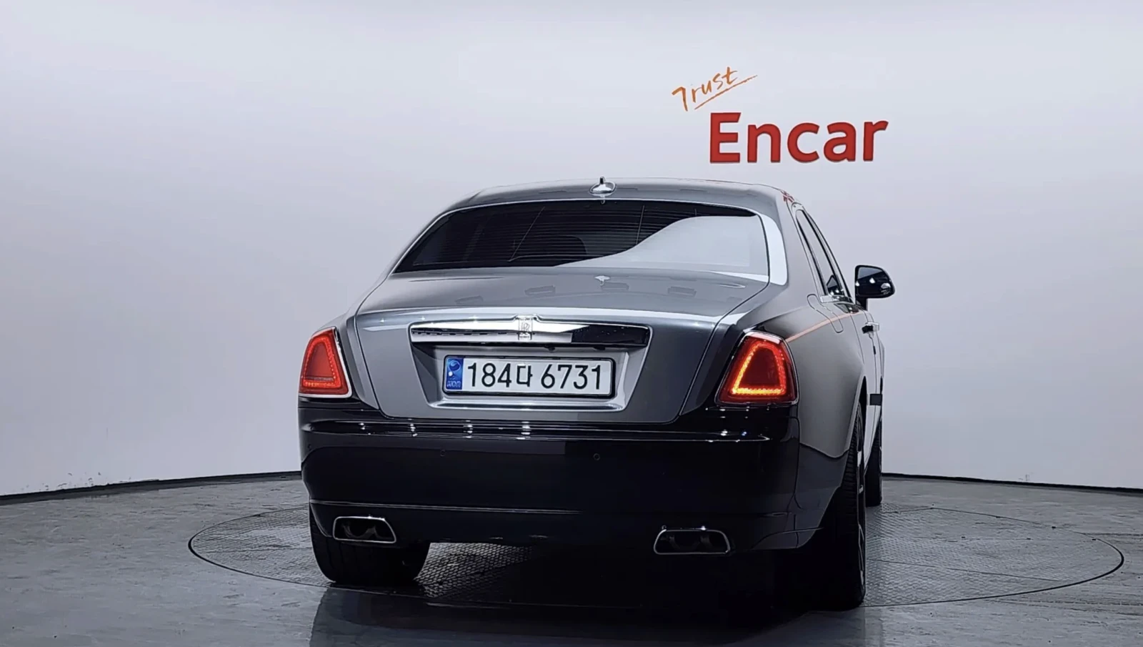 Rolls-Royce Ghost 6.6 V12/CUSTOM/ЦЕНА БЕЗ АНАЛОГ!, снимка 4 - Автомобили и джипове - 54219425