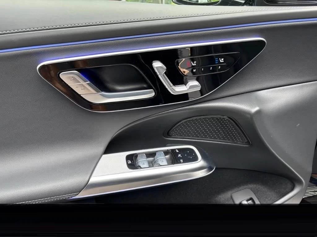 Mercedes-Benz E 220 FACELIFT* 4 MATIC* AMG LINE* PANO* 360* , снимка 5 - Автомобили и джипове - 54846698