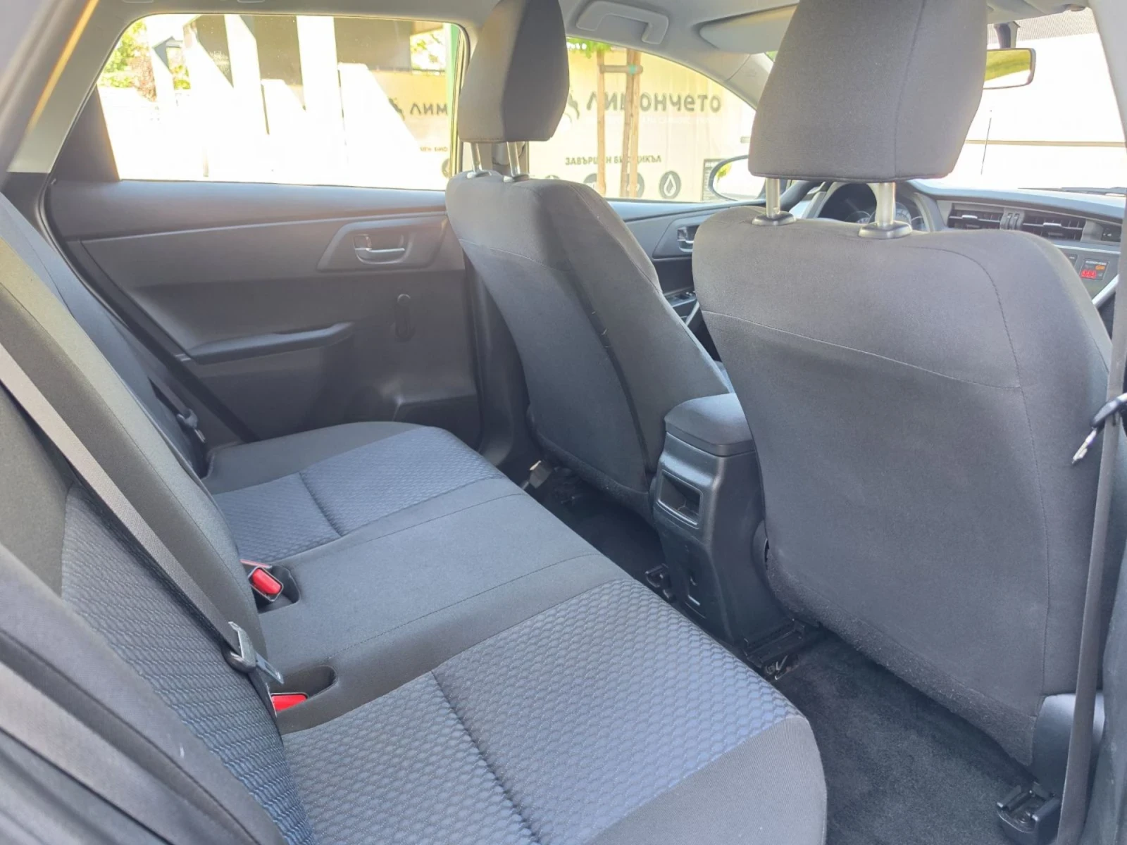 Toyota Auris 1.33, снимка 9 - Автомобили и джипове - 54916456