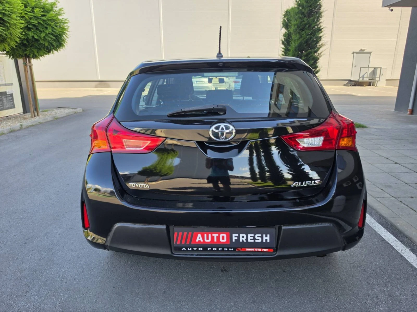 Toyota Auris 1.33, снимка 5 - Автомобили и джипове - 54916456