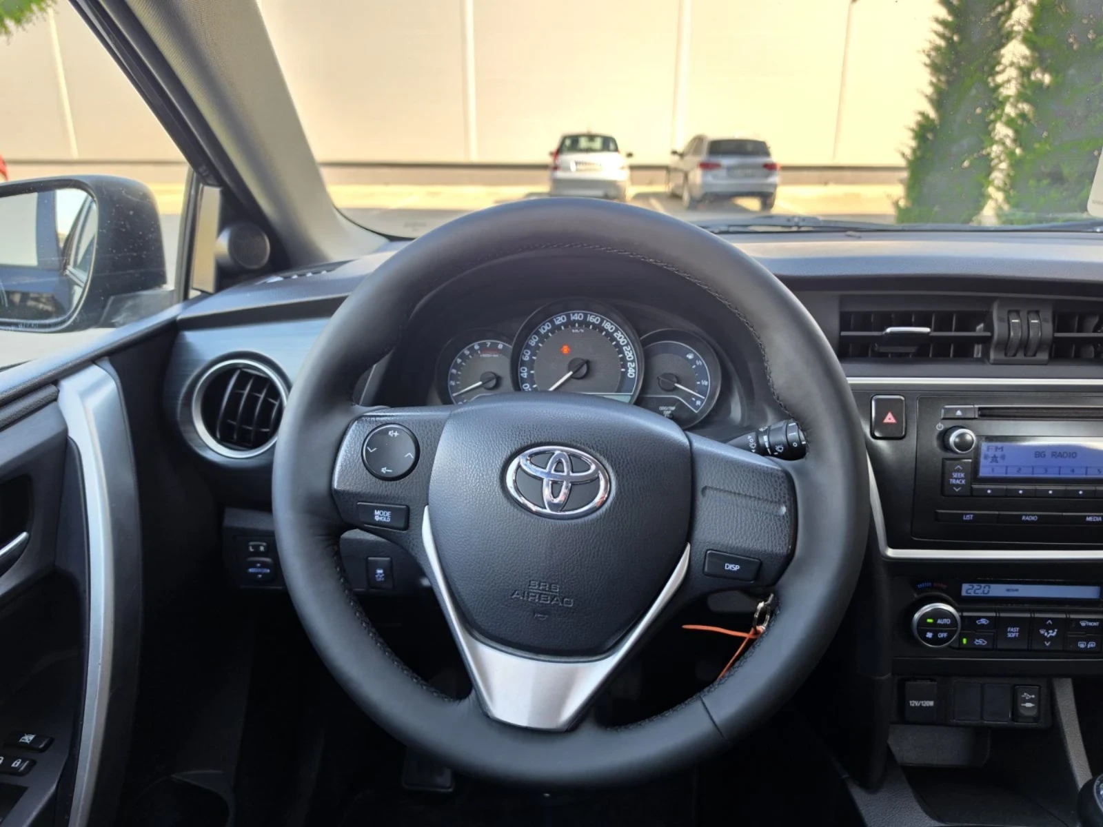 Toyota Auris 1.33, снимка 12 - Автомобили и джипове - 54916456