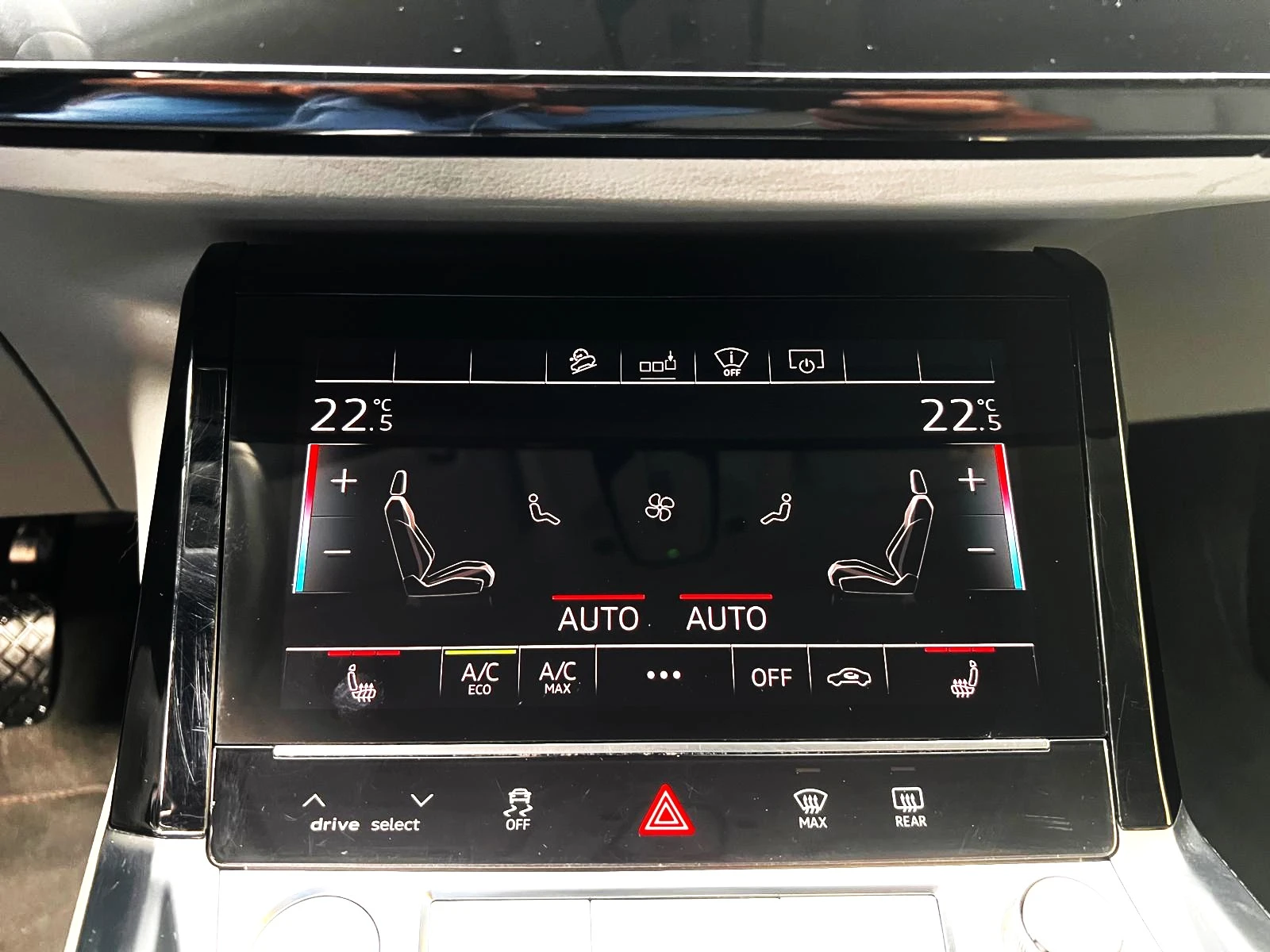 Audi E-Tron 55-95kWh B&O Панорама Head-up Carplay Cam360   , снимка 15 - Автомобили и джипове - 55306738