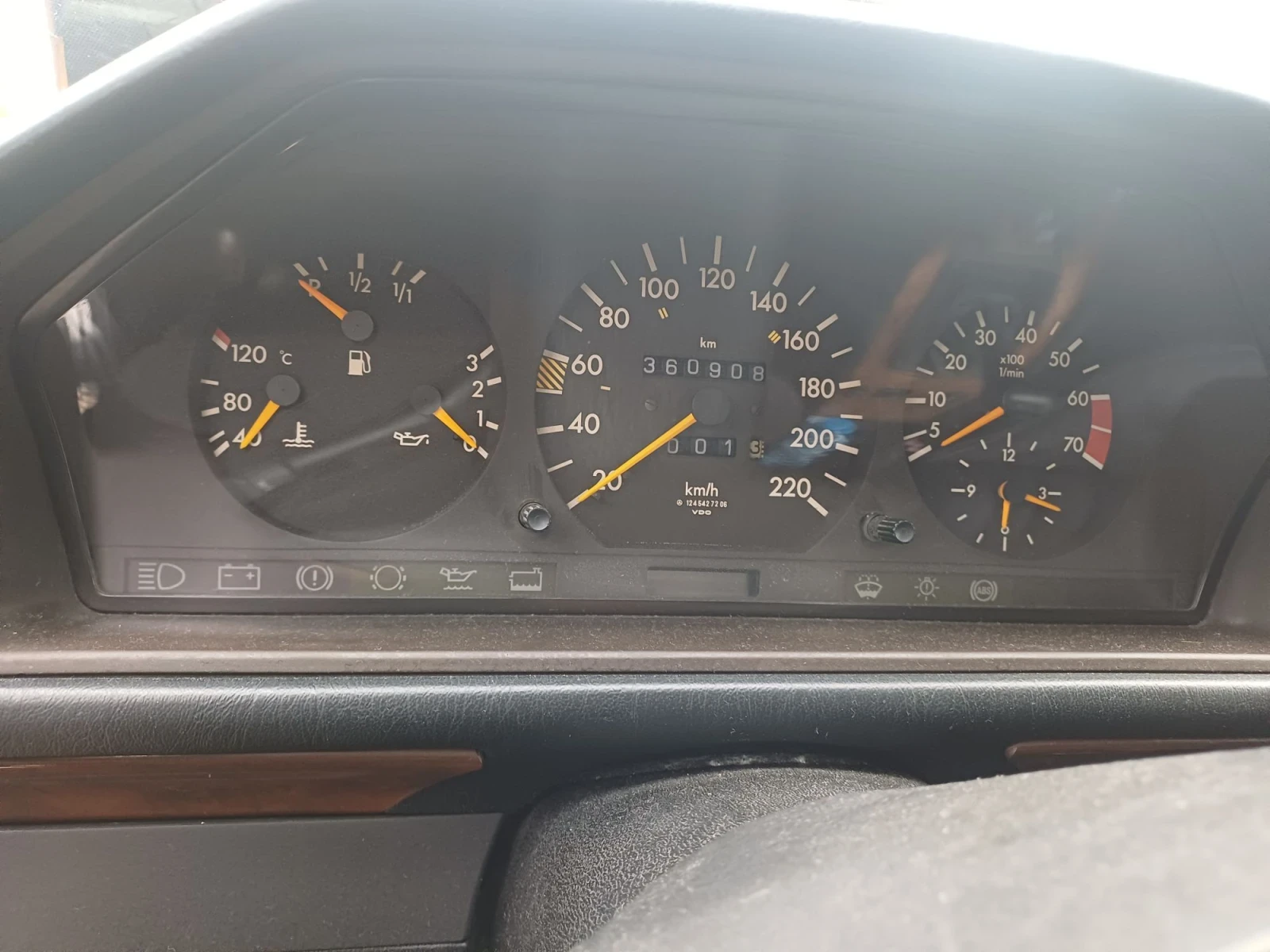 Mercedes-Benz 124 Перфектна клима, снимка 11 - Автомобили и джипове - 55659882
