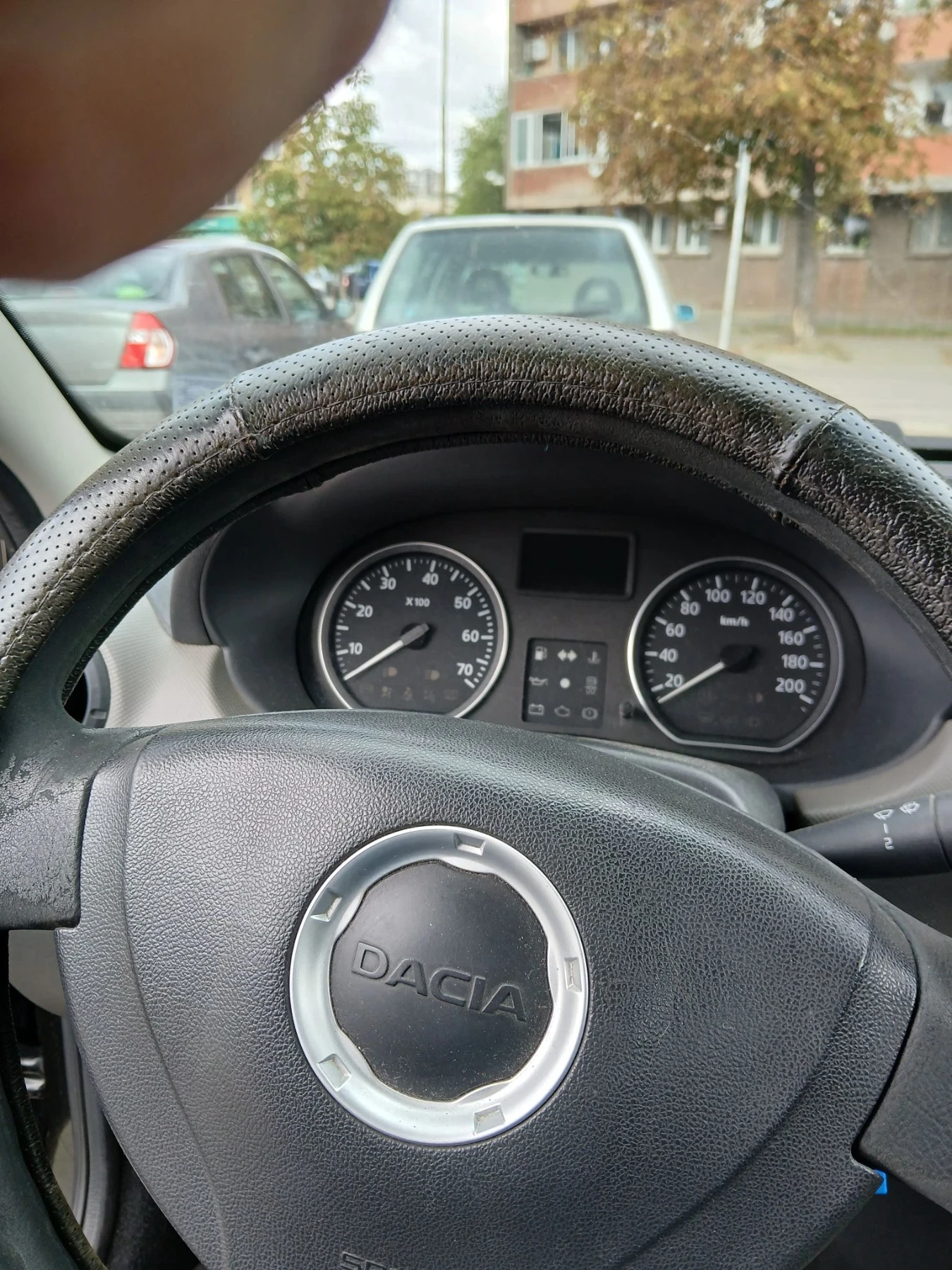 Dacia Sandero 1.2....75к.с, снимка 9 - Автомобили и джипове - 56196043