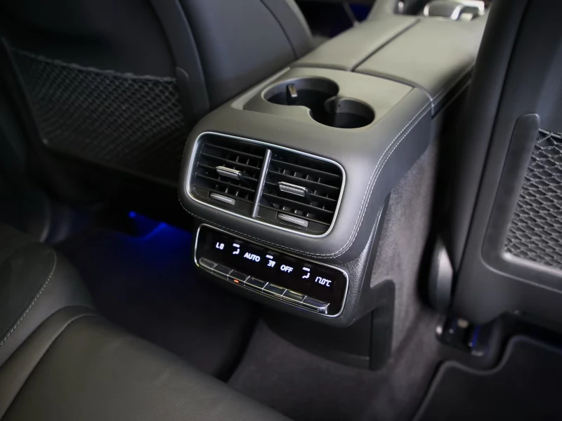 Mercedes-Benz GLS 63 AMG 4MATIC/612HP/PANO/MASSAGE/MEMO/7S/HUD/BURM/568g, снимка 14 - Автомобили и джипове - 52340958