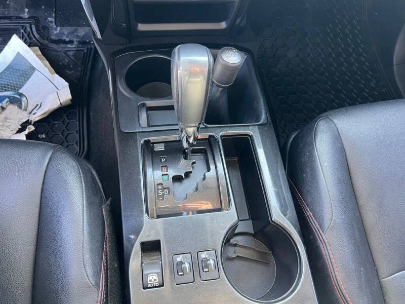 Toyota 4runner 4.0* V6* ПОДГРЕВ* КАМЕРА* КЕЙЛЕС* LANE* ASSIST, снимка 11 - Автомобили и джипове - 53401173