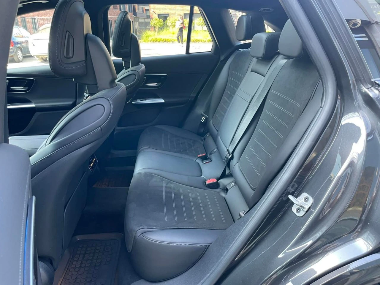 Mercedes-Benz GLC 300 d* 4Matic* AMG* LED* DISTR* MEMORY* CAM* KEYLESS* , снимка 6 - Автомобили и джипове - 53974769