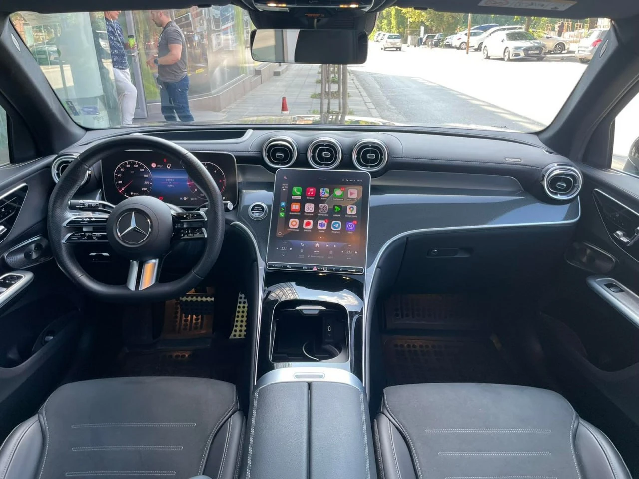 Mercedes-Benz GLC 300 d* 4Matic* AMG* LED* DISTR* MEMORY* CAM* KEYLESS* , снимка 10 - Автомобили и джипове - 53974769