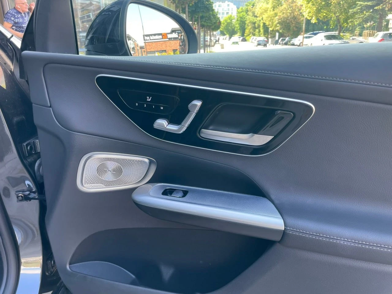 Mercedes-Benz GLC 300 d* 4Matic* AMG* LED* DISTR* MEMORY* CAM* KEYLESS* , снимка 8 - Автомобили и джипове - 53974769