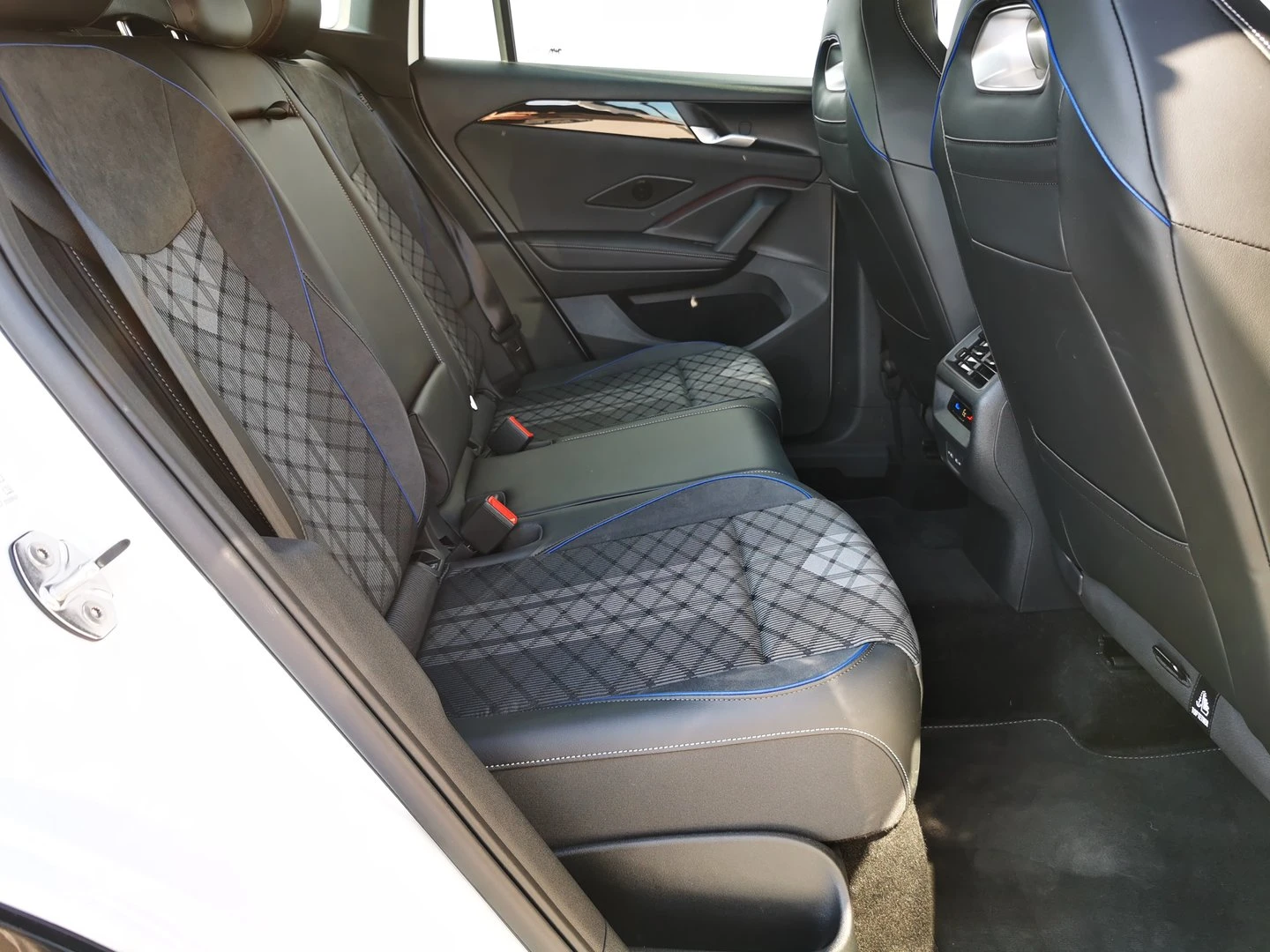 VW Tiguan, снимка 9 - Автомобили и джипове - 55642043