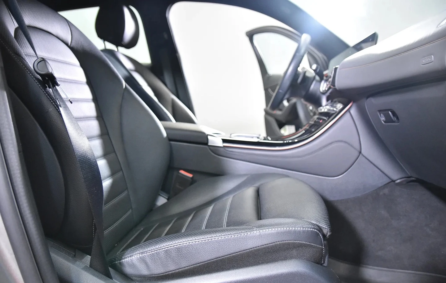 Mercedes-Benz EQC 400 4MATIC, снимка 5 - Автомобили и джипове - 54036372