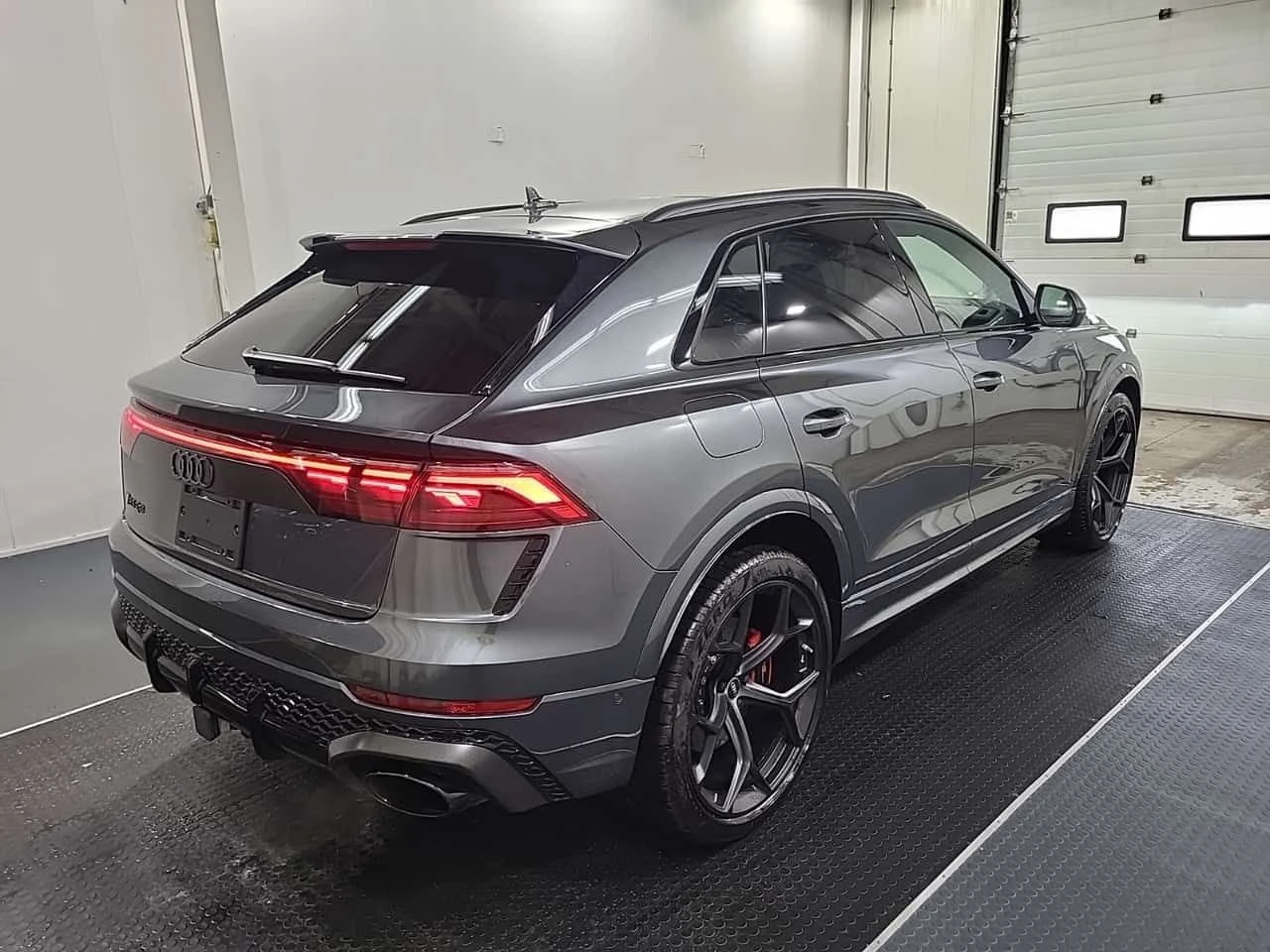 Audi RSQ8 * PERFORMANCE * CARFAX * FULL * , снимка 3 - Автомобили и джипове - 54365761