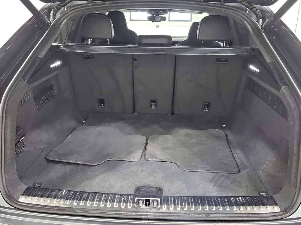 Audi RSQ8 * PERFORMANCE * CARFAX * FULL * , снимка 15 - Автомобили и джипове - 54365761