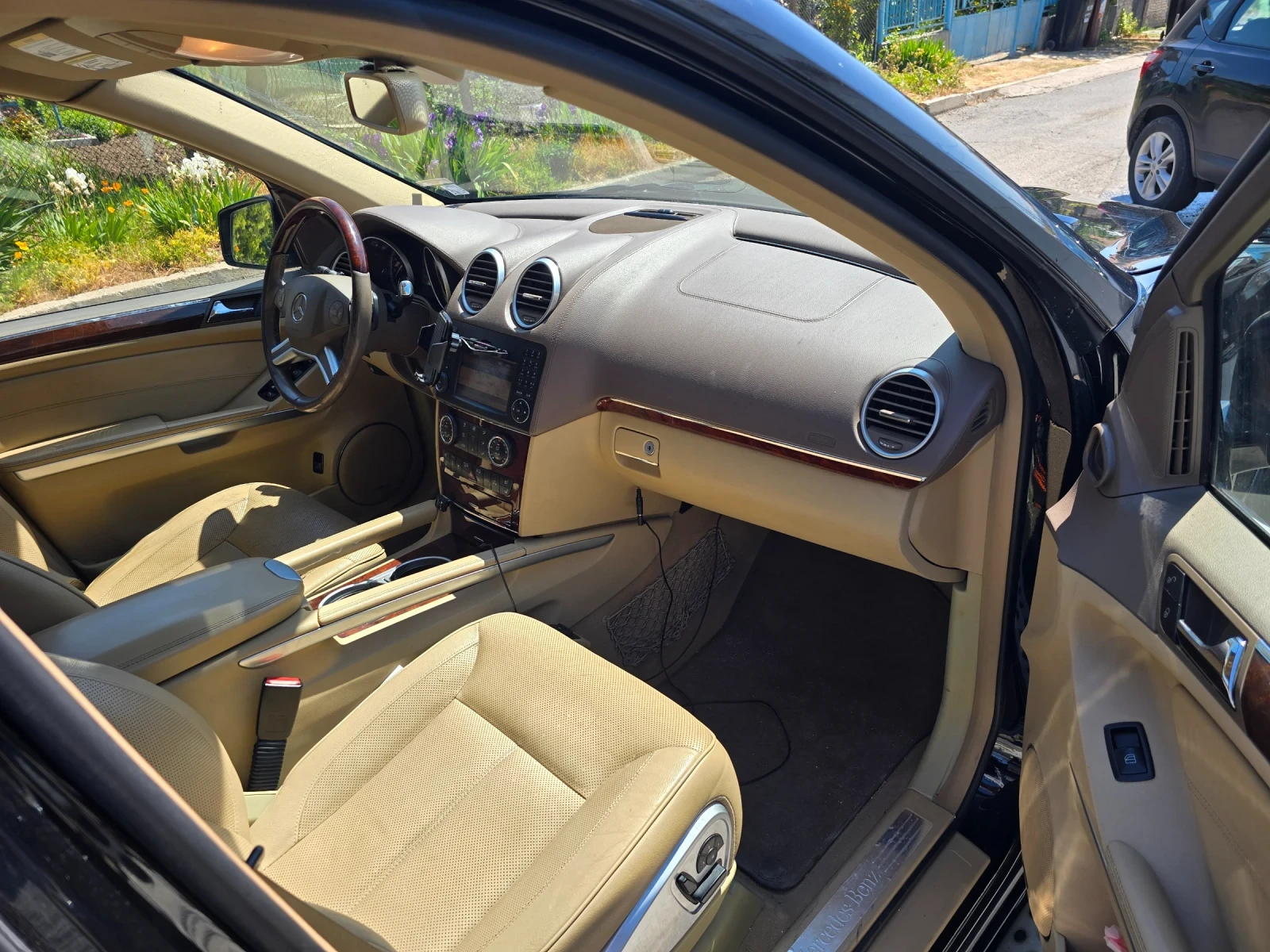 Mercedes-Benz GL 550, снимка 10 - Автомобили и джипове - 54446638