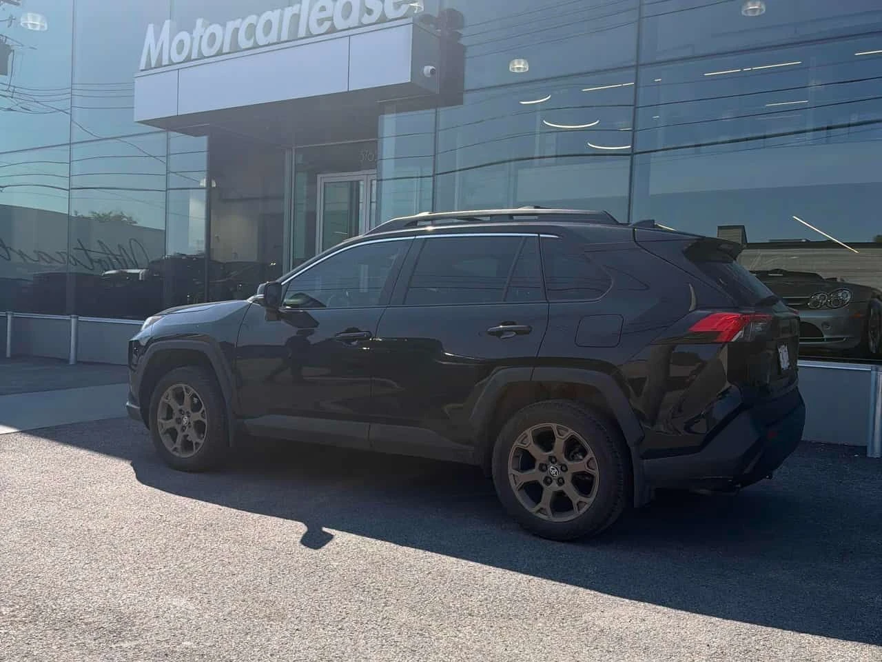 Toyota Rav4 * Hybrid XLE * CARFAX * ЦЕНА ДО БГ, снимка 2 - Автомобили и джипове - 55094587