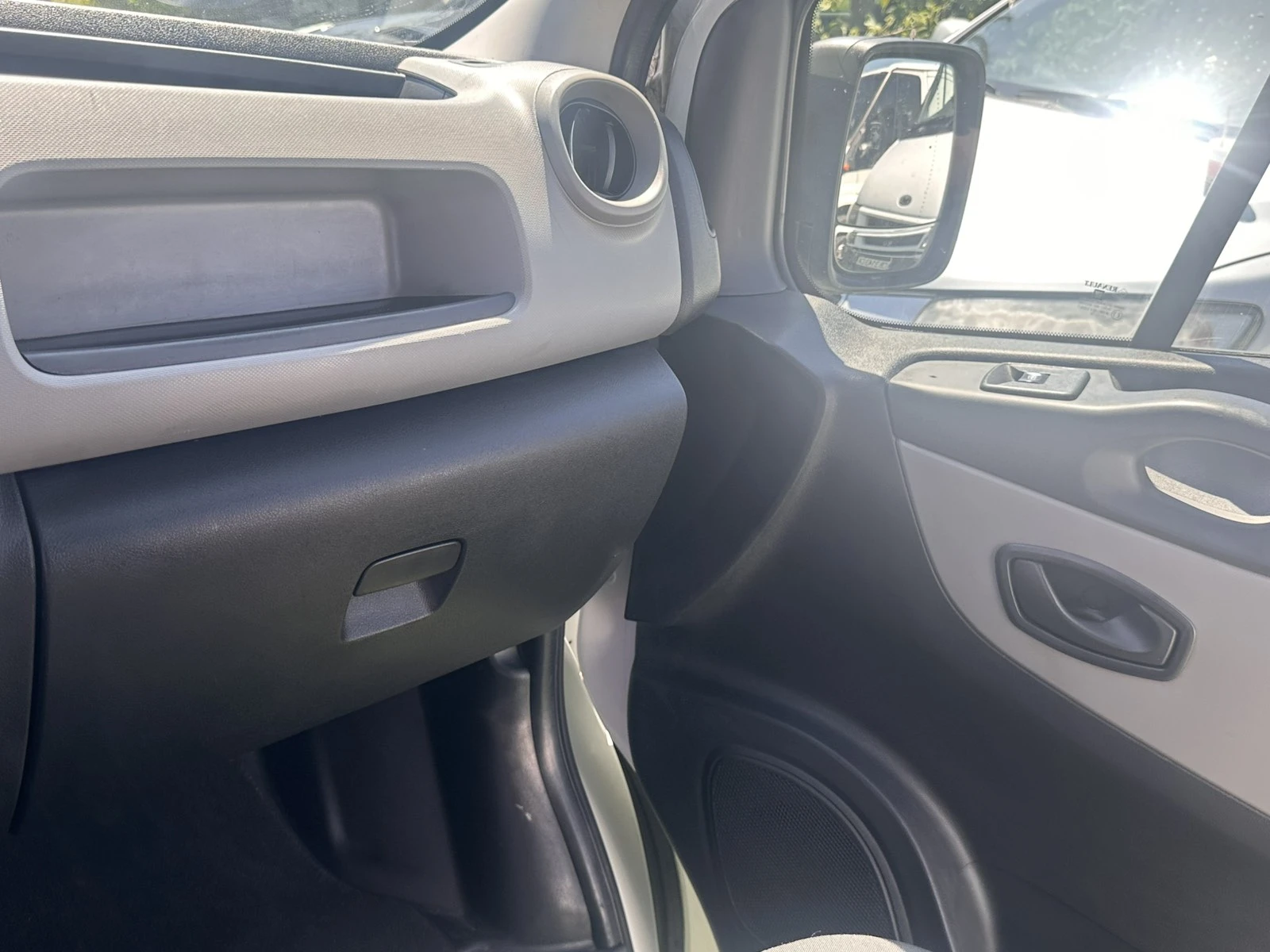Renault Trafic 1.6 TDCI, снимка 11 - Бусове и автобуси - 55320117