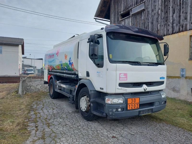 Renault Premium 320 EURO 3 ADR ДИЗЕЛ БЕНЗИН , снимка 2 - Камиони - 49175719