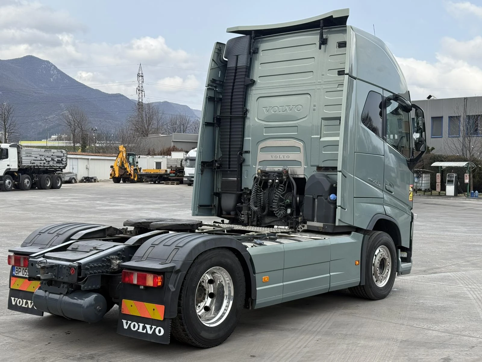 Volvo Fh Влекач - Перфектен, снимка 4 - Камиони - 53903544