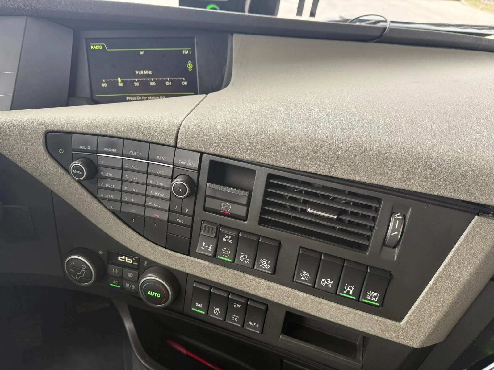 Volvo Fh Влекач - Перфектен, снимка 14 - Камиони - 53903544