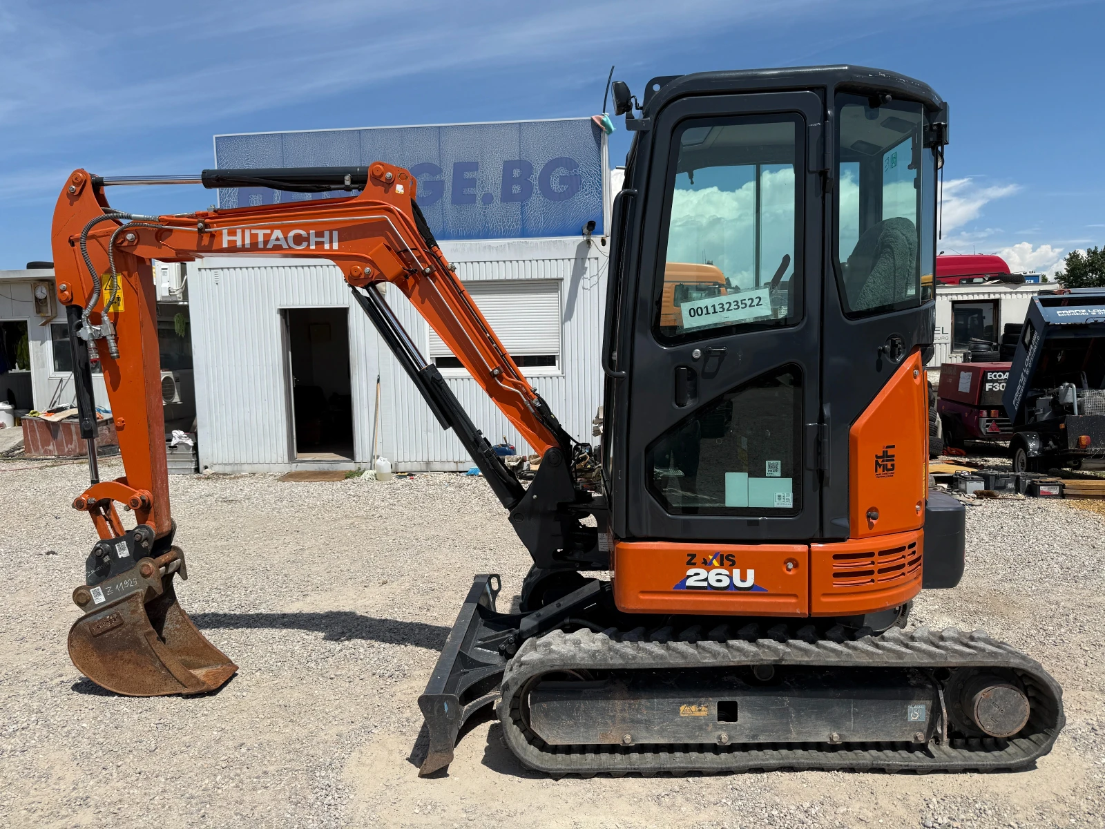 Багер Hitachi ZX 26U-6