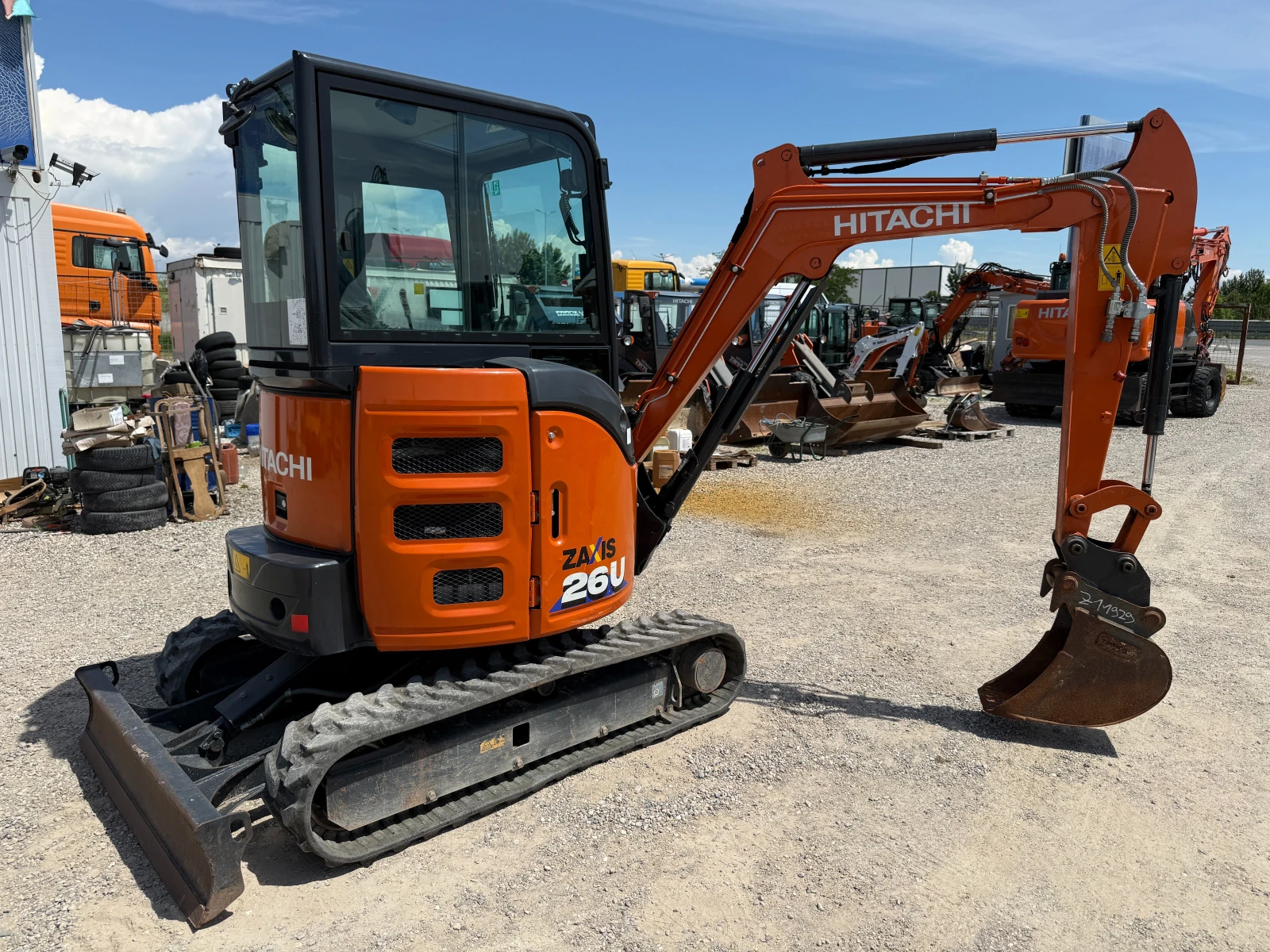 Багер Hitachi ZX 26U-6, снимка 15 - Индустриална техника - 54924821