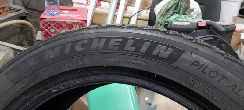 Гуми Зимни 275/45R20, снимка 4 - Гуми и джанти - 35125143