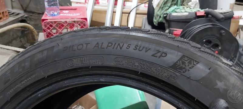 Гуми Зимни 275/45R20, снимка 5 - Гуми и джанти - 35125143