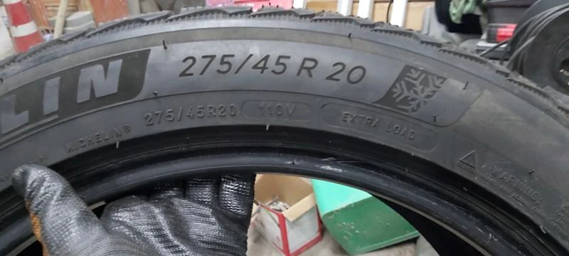 Гуми Зимни 275/45R20, снимка 8 - Гуми и джанти - 35125143