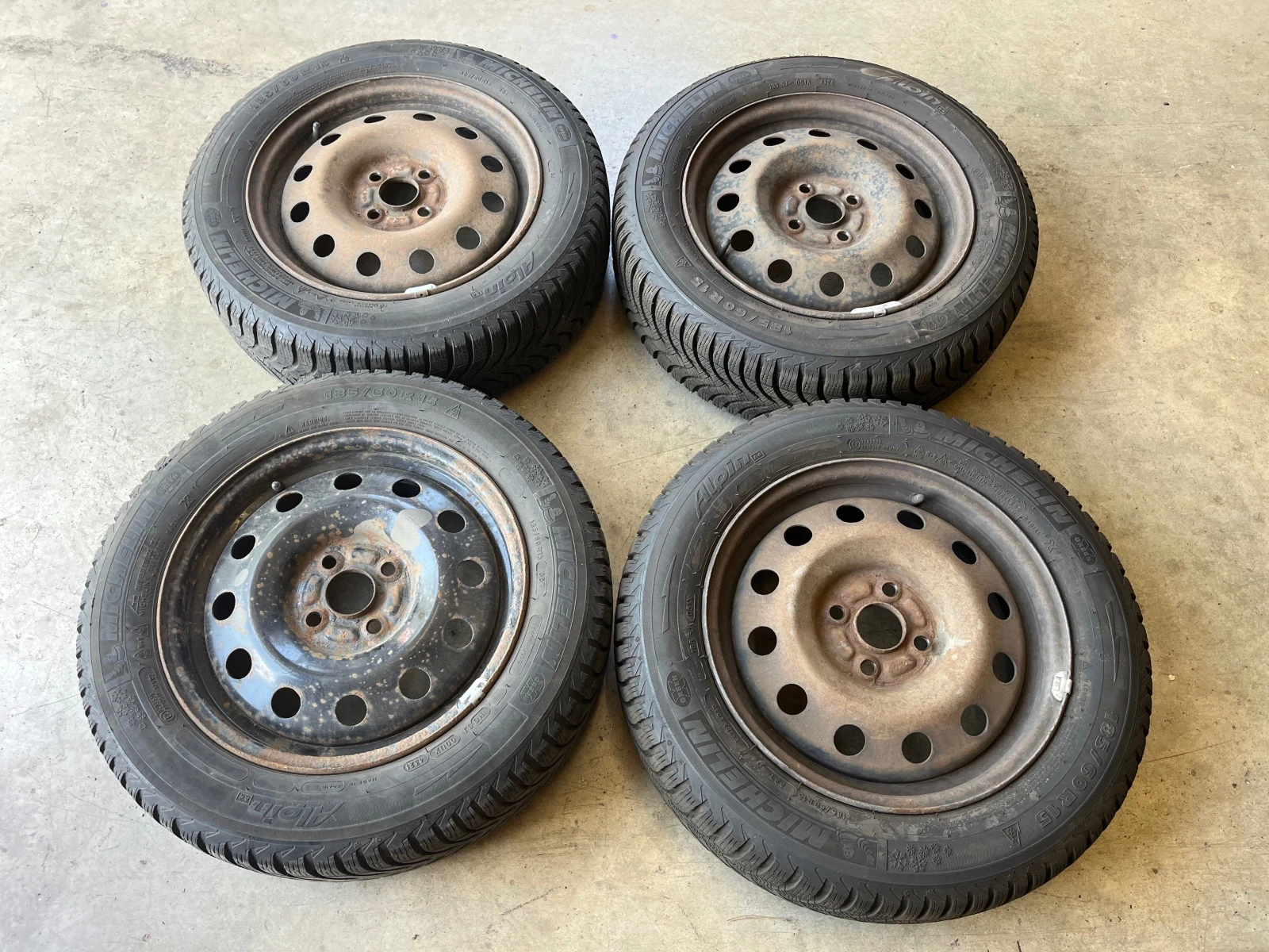 Гуми с джанти Michelin 185/60R15, снимка 2 - Гуми и джанти - 55831620