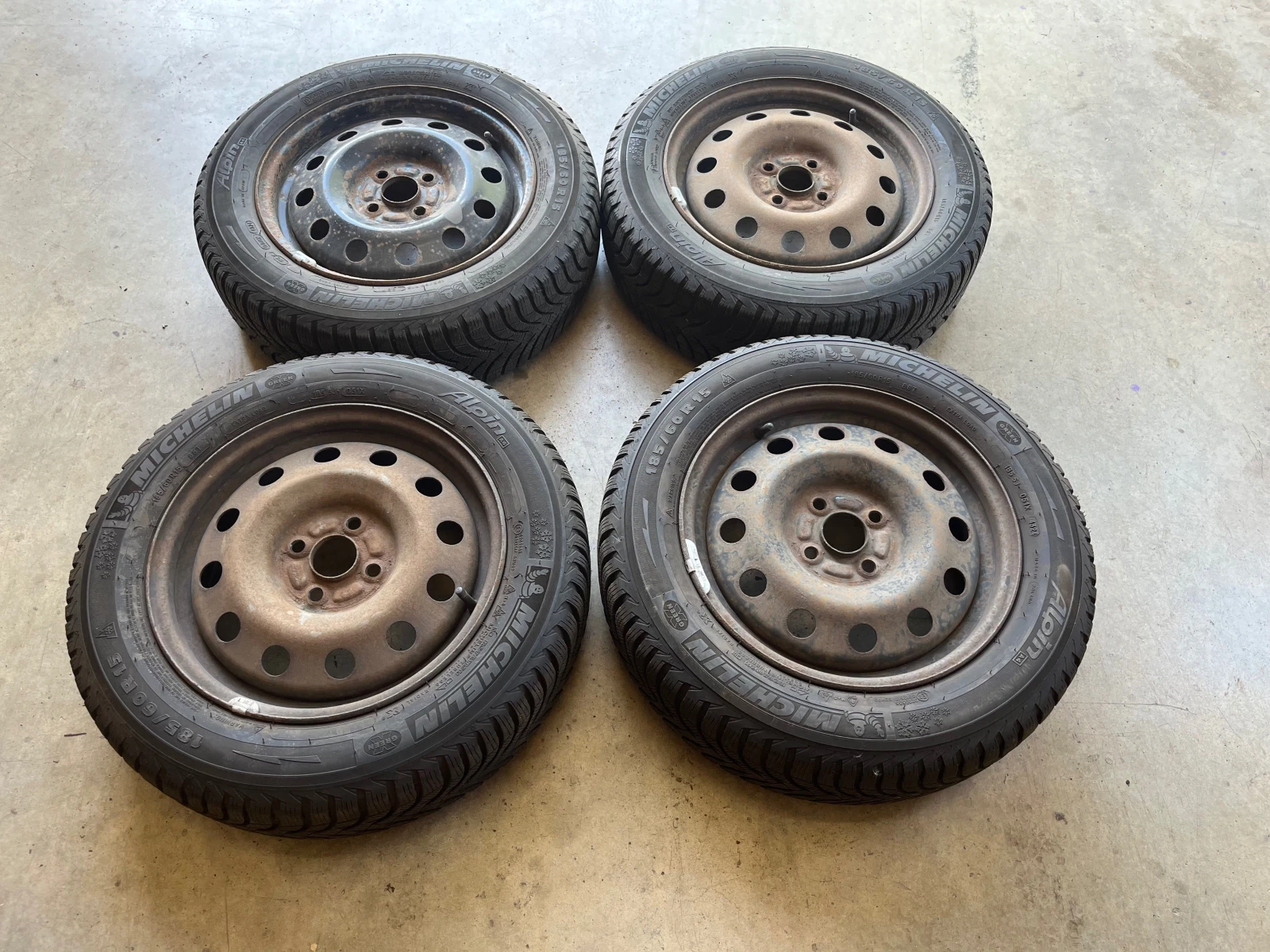 Гуми с джанти Michelin 185/60R15, снимка 3 - Гуми и джанти - 55831620
