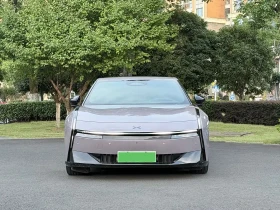 ������ Xpeng P7