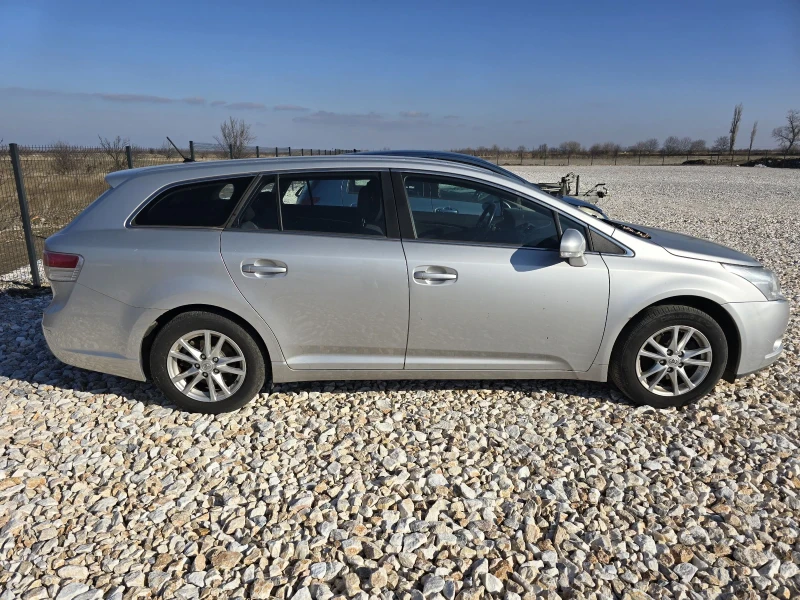 Toyota Avensis 2011/1.8VVti/KAMERA/ НАВИГАЦИЯ/ПЪРВИ СОБСТВЕНИК, снимка 5 - Автомобили и джипове - 48338813