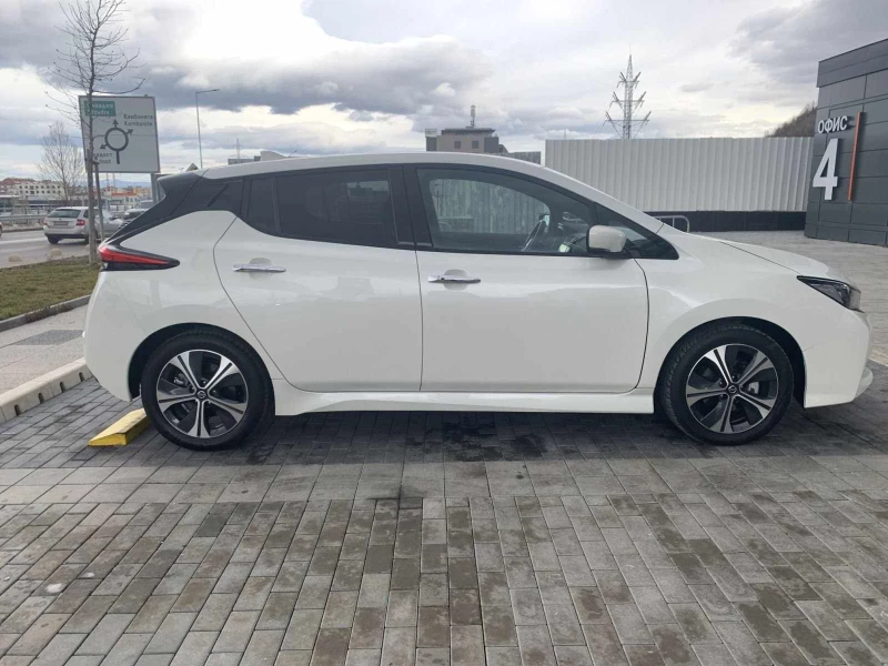 Nissan Leaf  40 kWh, снимка 4 - Автомобили и джипове - 48961632