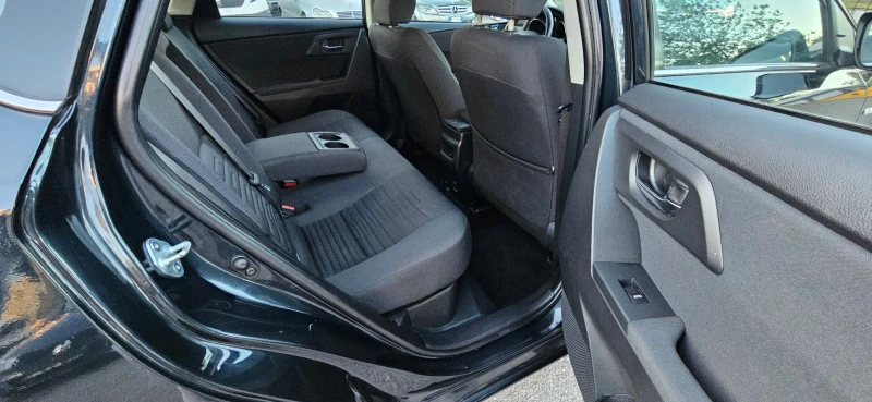 Toyota Auris 1.8 Hybrid e-CVT Lounge, снимка 13 - Автомобили и джипове - 48979415