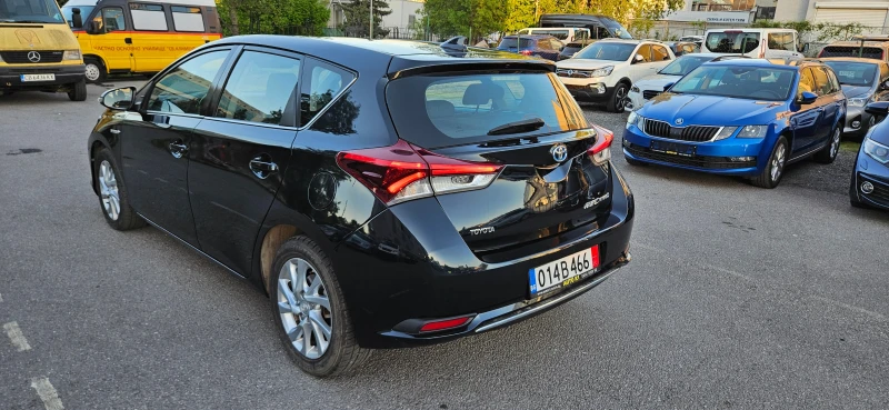 Toyota Auris 1.8 Hybrid e-CVT Lounge, снимка 5 - Автомобили и джипове - 48979415