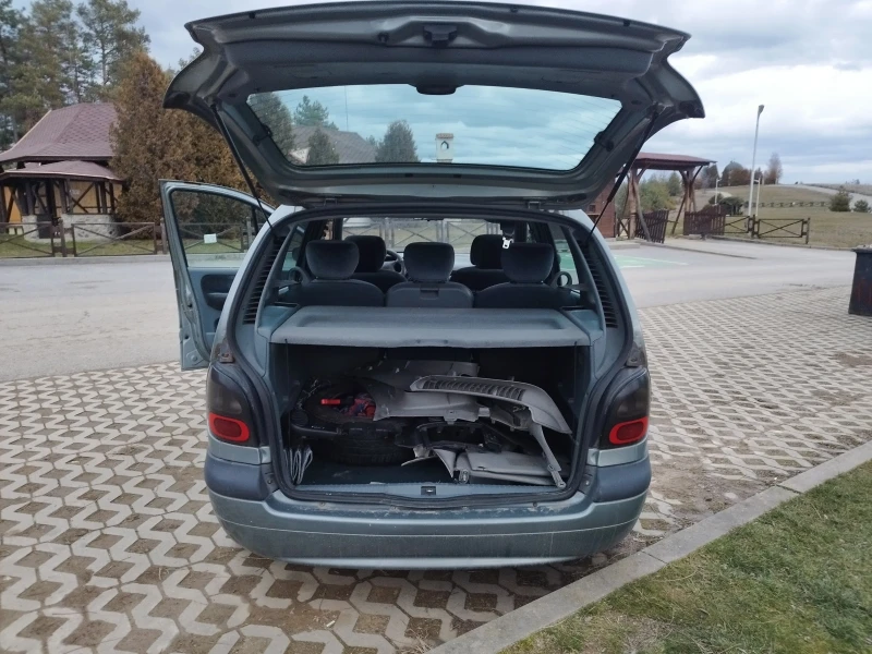 Renault Scenic 1.6 8v, снимка 11 - Автомобили и джипове - 53025544
