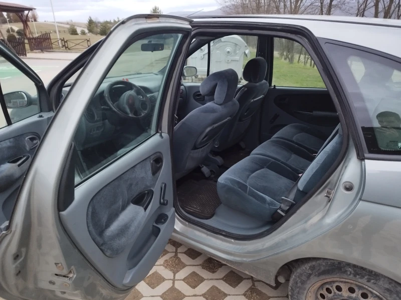 Renault Scenic 1.6 8v, снимка 8 - Автомобили и джипове - 53025544