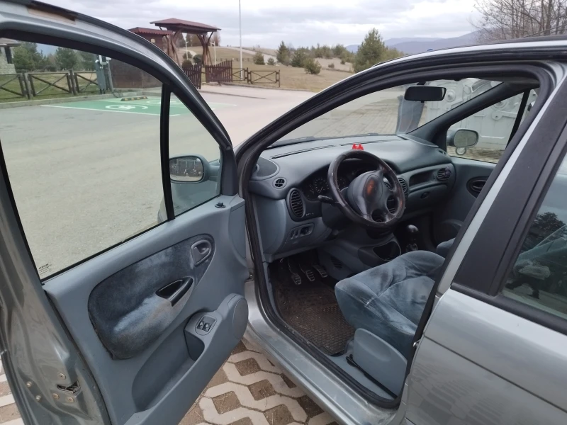 Renault Scenic 1.6 8v, снимка 7 - Автомобили и джипове - 53025544