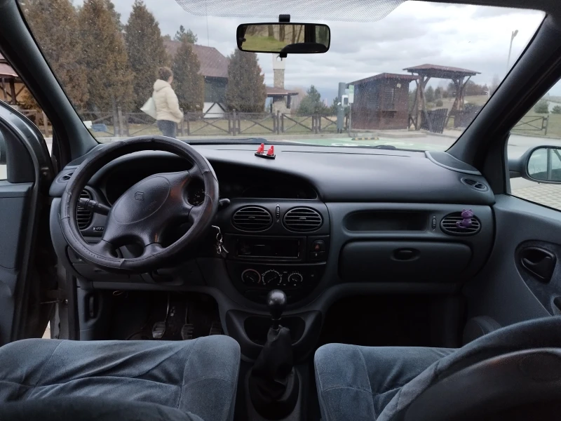 Renault Scenic 1.6 8v, снимка 9 - Автомобили и джипове - 53025544