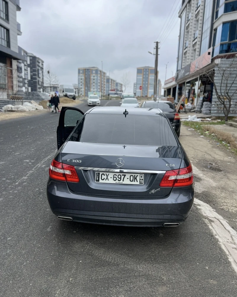 Mercedes-Benz E 300, снимка 3 - Автомобили и джипове - 53293668