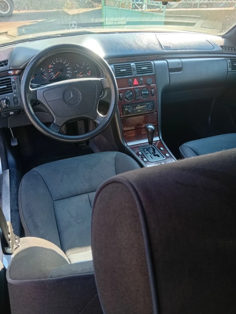 Mercedes-Benz E 290, снимка 4 - Автомобили и джипове - 53419842