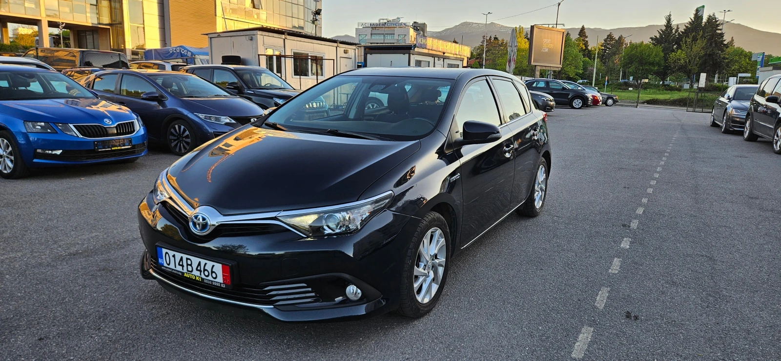 Toyota Auris 1.8 Hybrid e-CVT Lounge, снимка 1