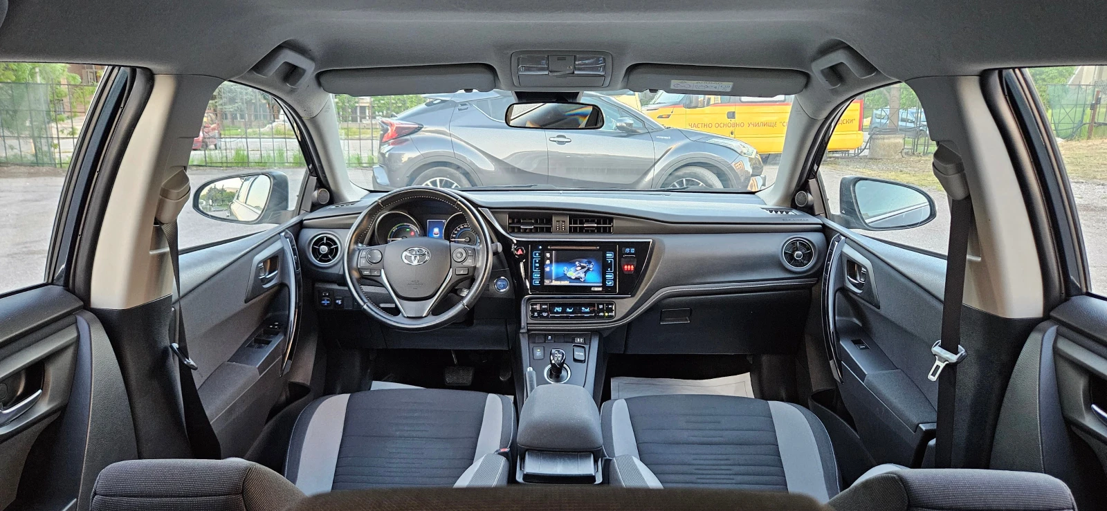 Toyota Auris 1.8 Hybrid e-CVT Lounge - изображение 8
