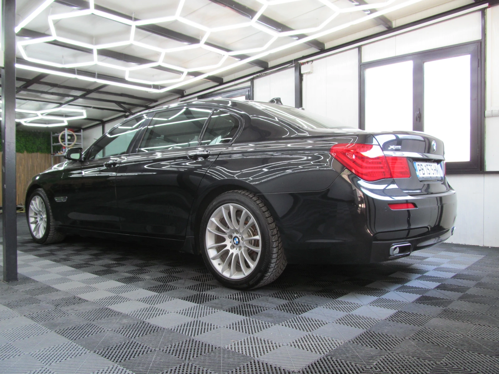 BMW 750 XD/LONG/FACE/ПОДГРЕВ ОБДУХВАНЕ СОБСТВЕН ЛИЗИНГ - изображение 4