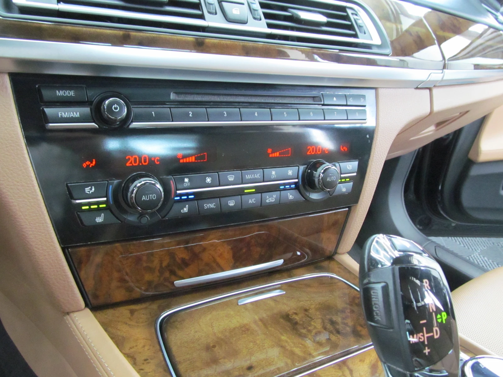 BMW 750 XD/LONG/FACE/ПОДГРЕВ ОБДУХВАНЕ СОБСТВЕН ЛИЗИНГ - изображение 10