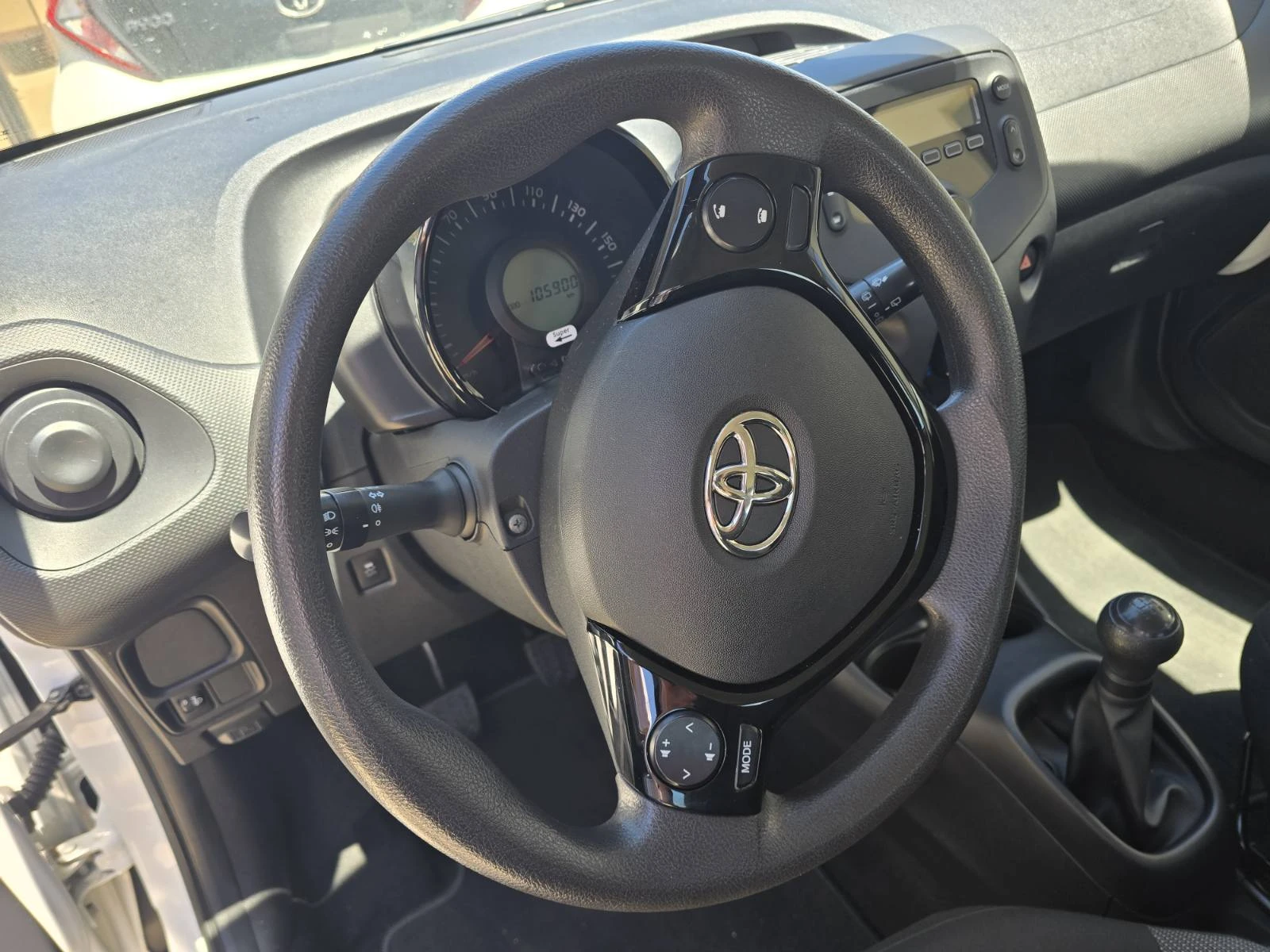 Toyota Aygo 1.0 VVT-i Фейслифт| Мултиволан| Сервизна книжка - изображение 9