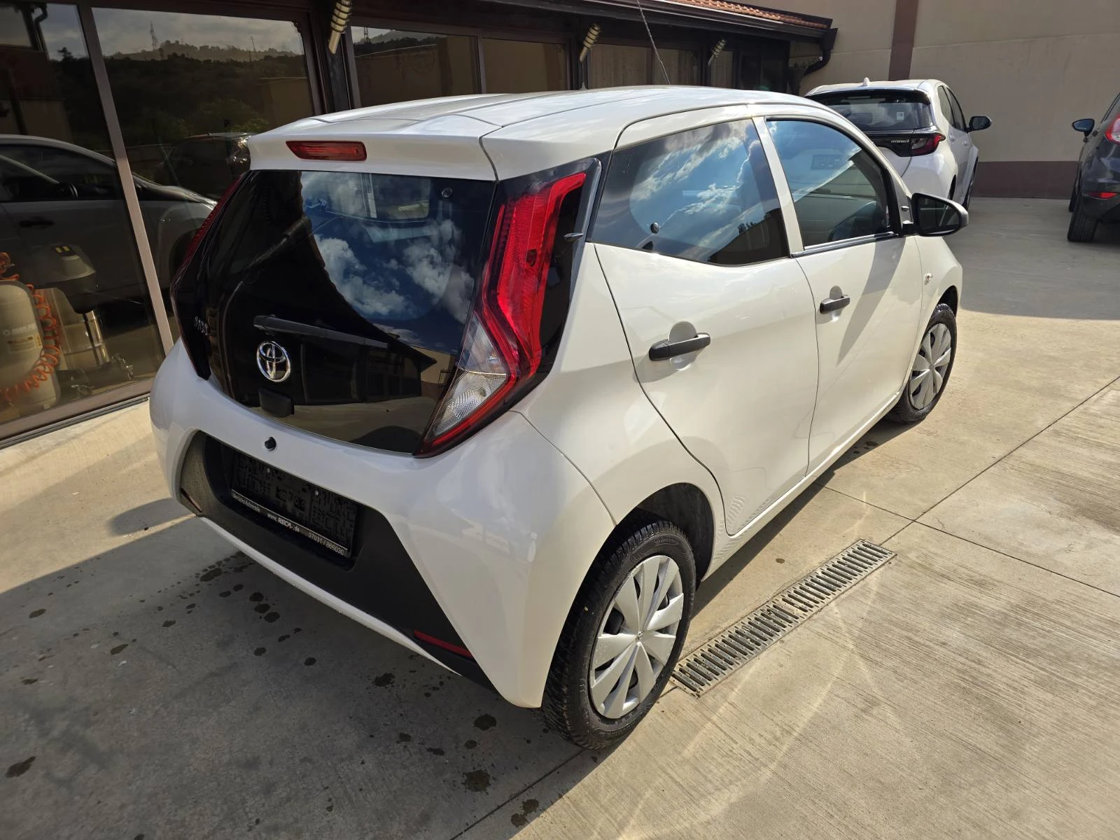 Toyota Aygo 1.0 VVT-i Фейслифт| Мултиволан| Сервизна книжка - изображение 6